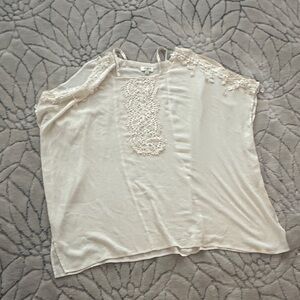 Umgee Ivory Lace Detail Blouse